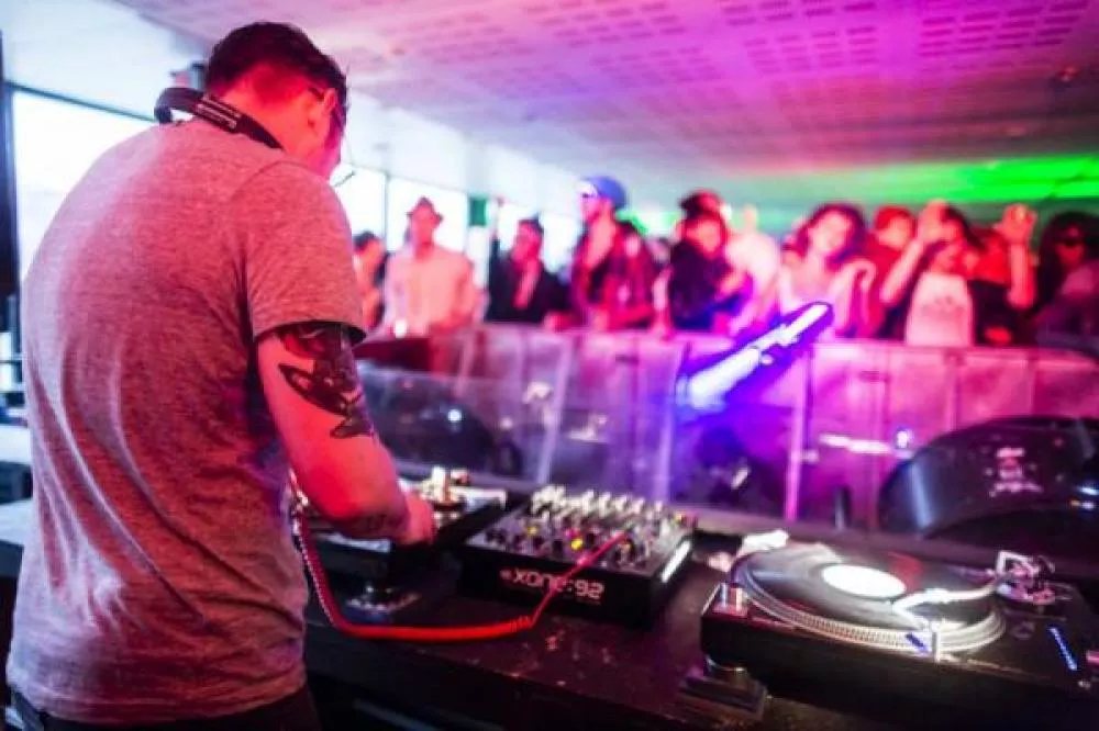 Illustration pour Concrete, vu de l&rsquo;intérieur