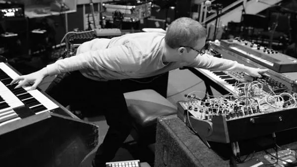 Illustration pour Floating Points sort un nouvel EP !