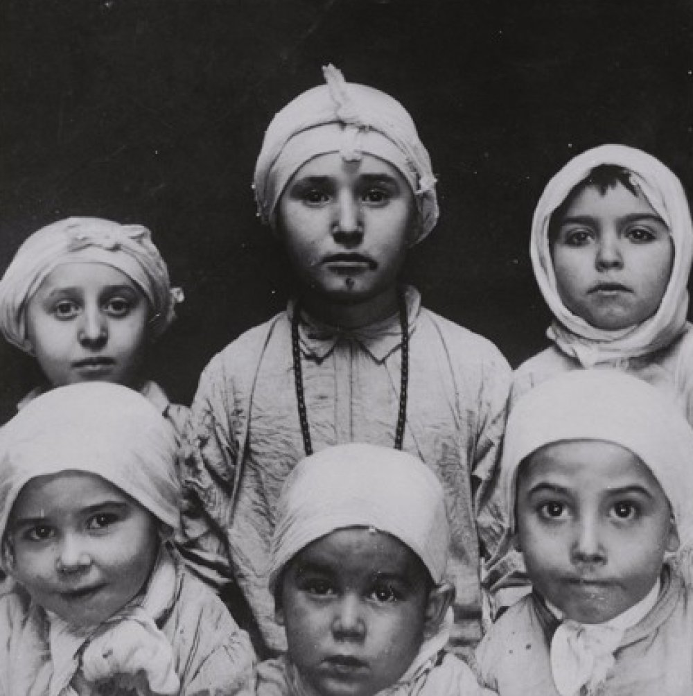 Illustration pour Nils Frahm et Woodkid collaborent pour la bonne cause