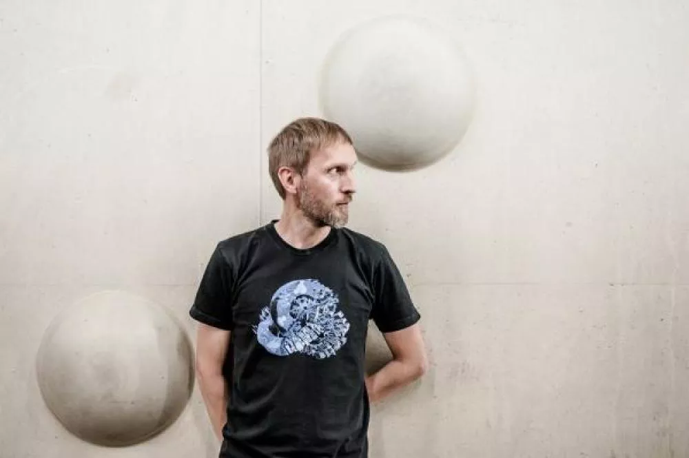 Illustration pour Electric Rescue, SOS techno