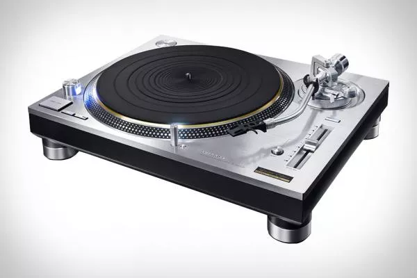 Illustration pour Les platines Technics SL-1200GAE sont de retour