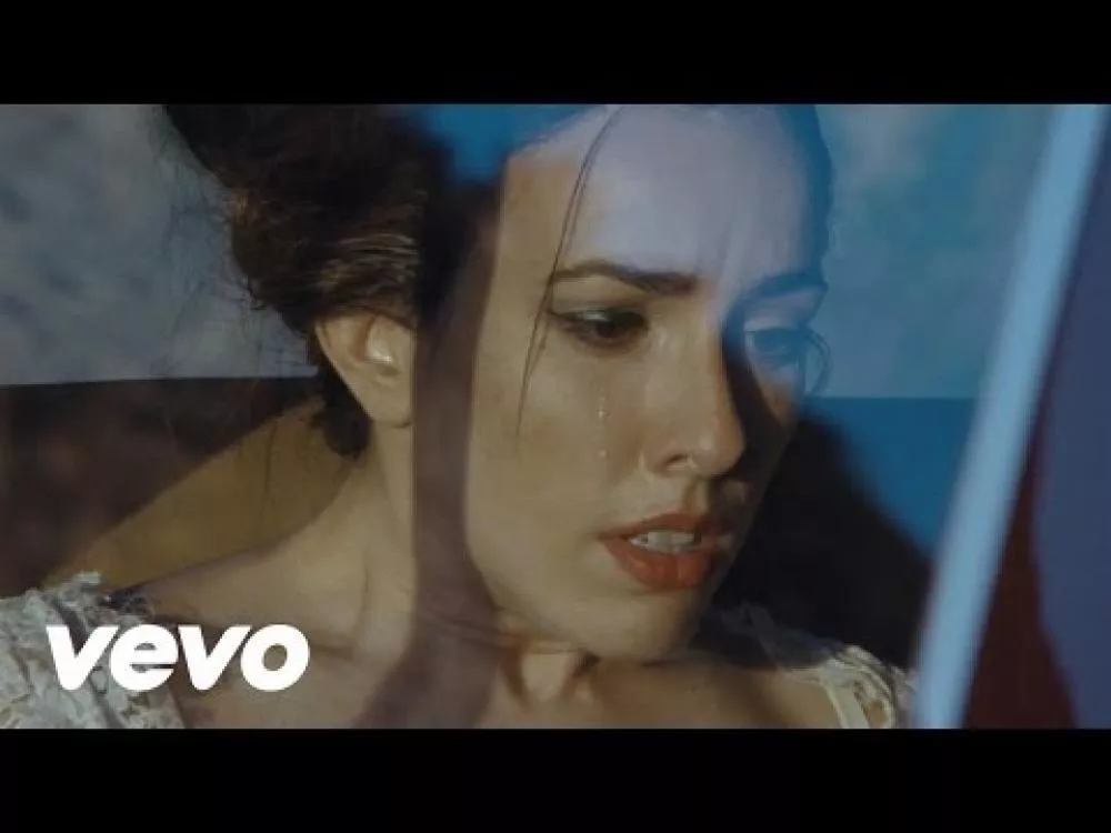 Illustration pour The Last Shadow Puppets creusent leur tombe dans “Aviation”