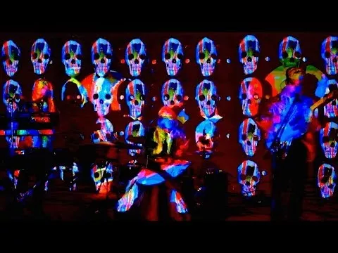 Illustration pour Clip&nbsp;: Slasher Flicks &#8211; « Strange Colores »