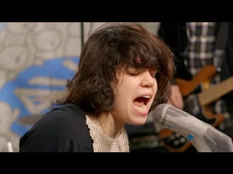 Illustration pour « Shake It Off » de Taylor Swift repris par un groupe punk-rock