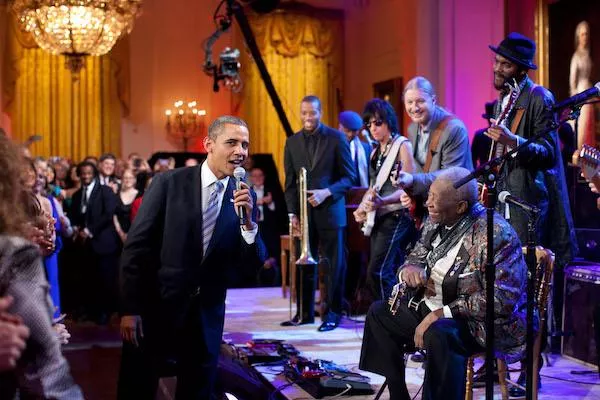 Illustration pour Dans le casque de&#8230; Barack Obama