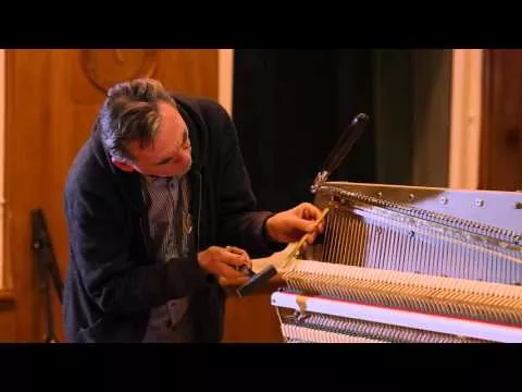 Illustration pour Vidéo&nbsp;: Nils Frahm explique la création de son piano Una Corda