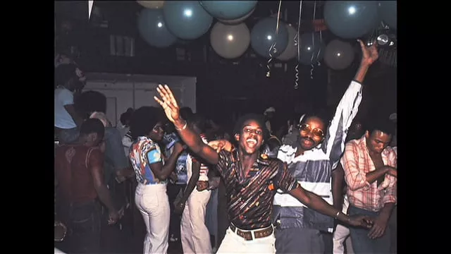 Illustration pour Immersion au coeur du club new yorkais Gallery en 1977