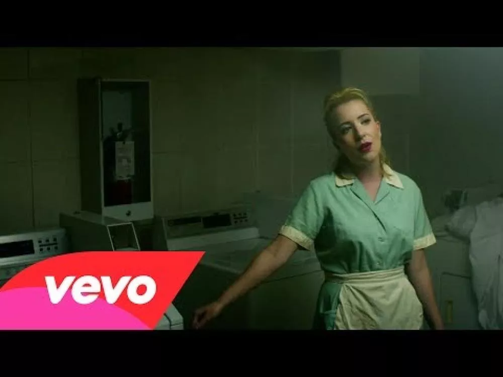 Illustration pour Clip&nbsp;: Austra &#8211; « Habitat »