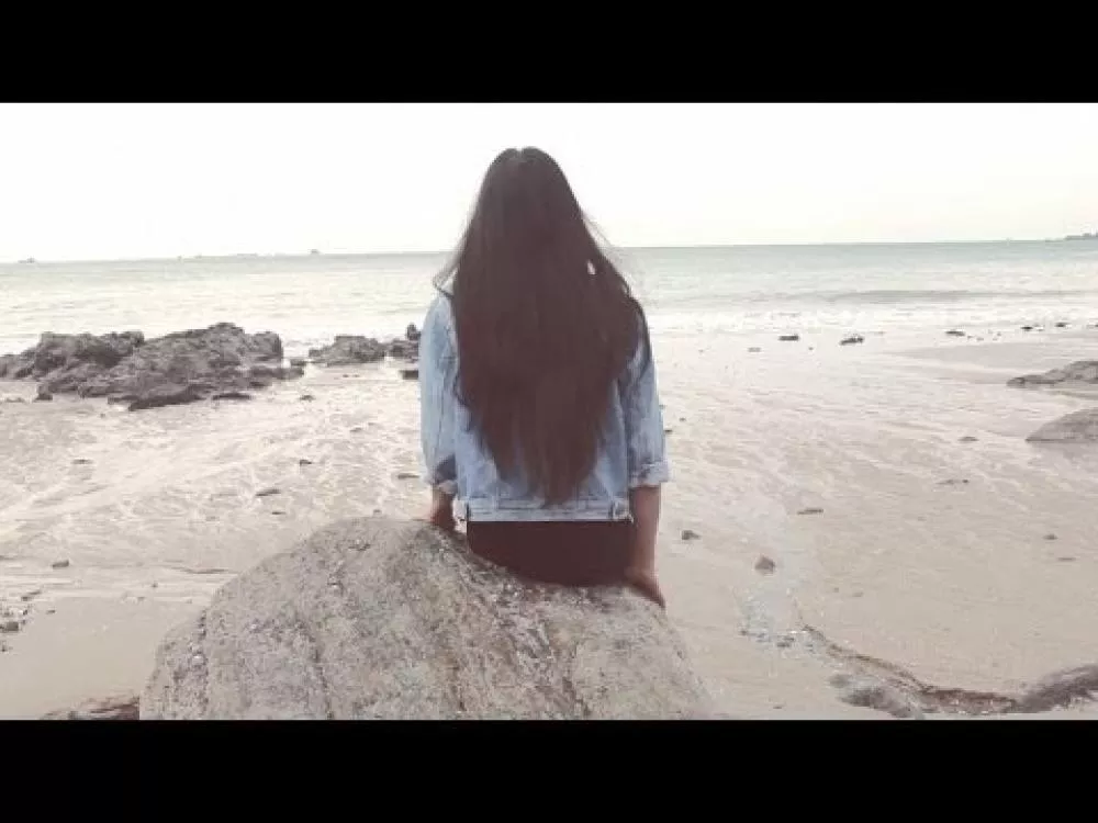 Illustration pour Clip&nbsp;: Fakear &#8211; « La Lune Rousse »