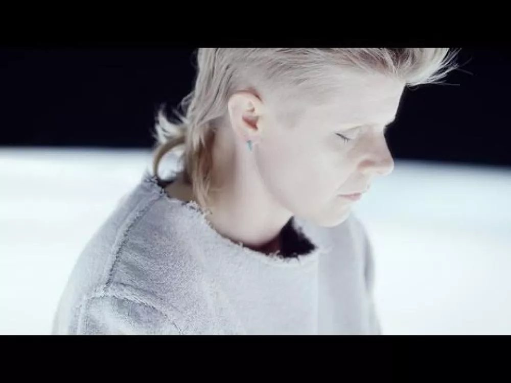 Illustration pour Clip&nbsp;: Röyksopp &#038; Robyn &#8211; « Monument »
