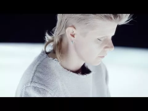 Illustration pour Clip&nbsp;: Röyksopp &#038; Robyn &#8211; « Monument »
