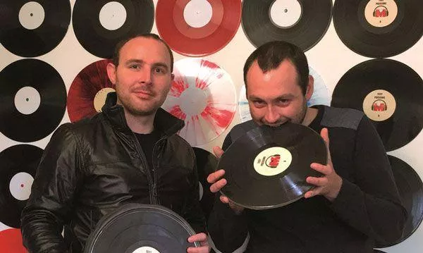 Illustration pour Le vinylgue, un disque écolo pressé avec des algues