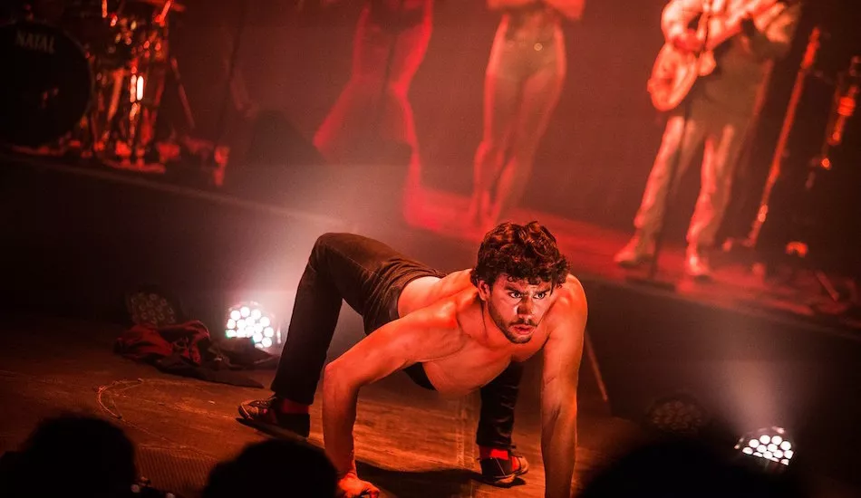 Illustration pour Crédit photo&nbsp;: Major Kata &#8211; Rockstar-photographers