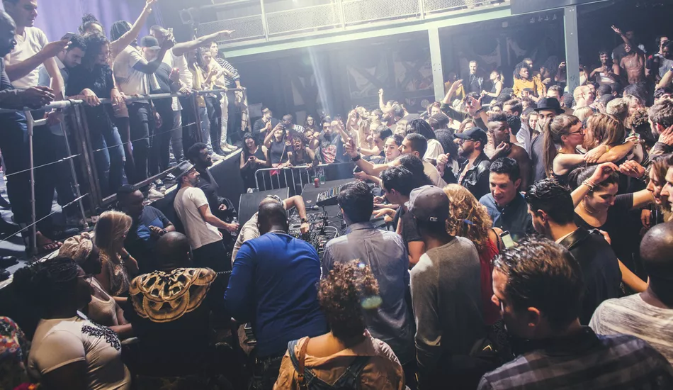 Illustration pour La Machine du Moulin Rouge a sept ans et ne compte pas s&rsquo;arrêter de grandir