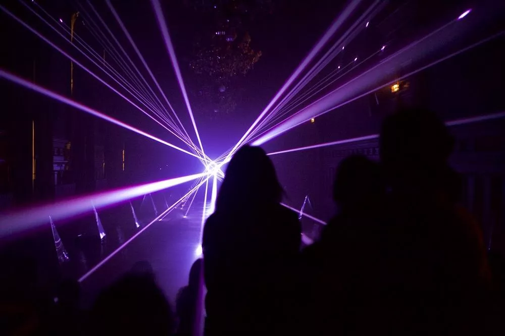 Illustration pour nuit-blanche-mairie-du-11e-light-design-timothee-toury-photo-c-maxime-simon-2