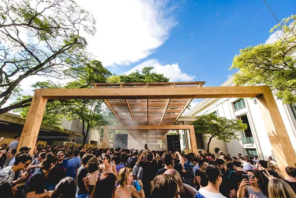 Illustration pour atmosphere-3-photo-credits-eduardo-magalhaes