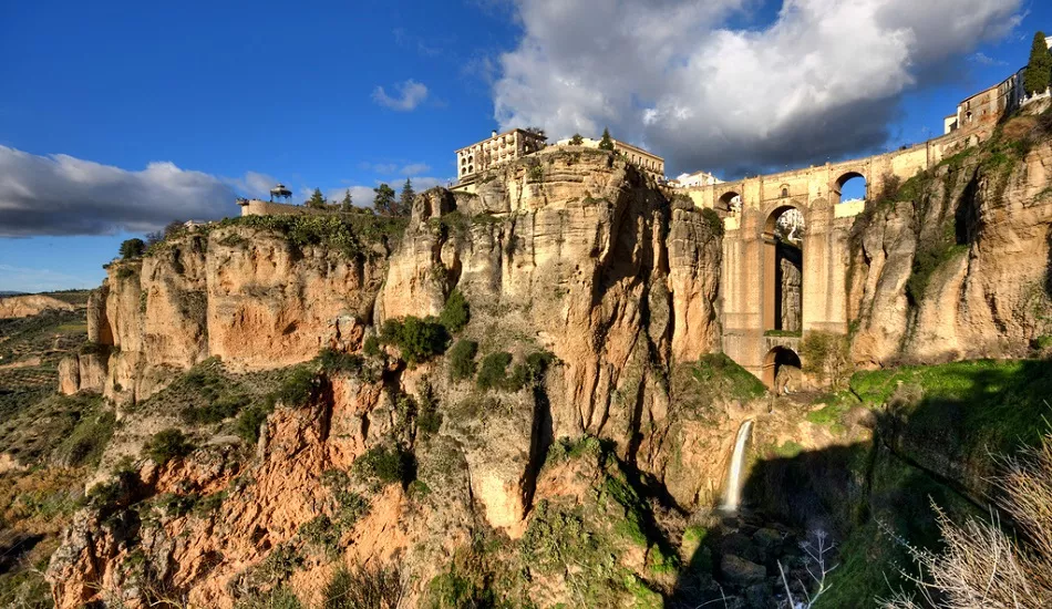 Illustration pour L’UVA Festival : 500 festivaliers seulement dans un ancien monastère du 12ème siècle