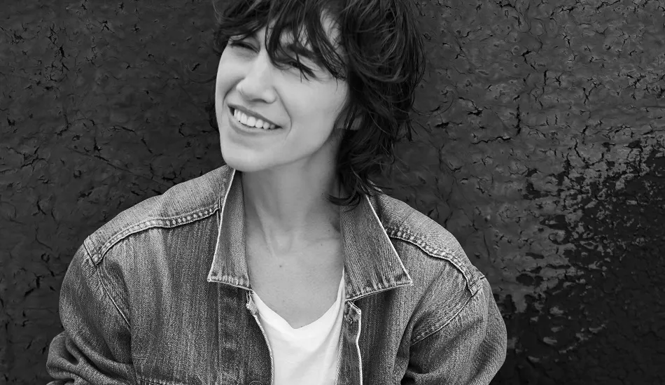 Illustration pour Charlotte Gainsbourg va sortir un livre sur les coulisses de son album « Rest »