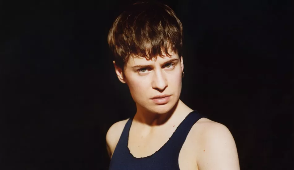 Illustration pour A voir&nbsp;: le clip de « Damn, dis-moi » de Christine &#038; The Queens