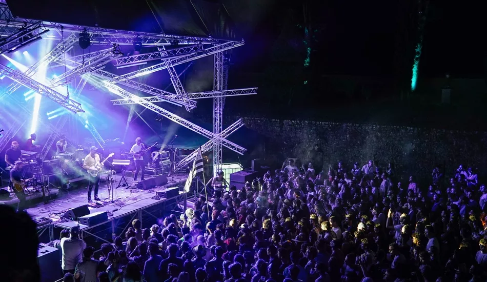 Illustration pour La Douve Blanche, cru 2018 au château d’Egreville