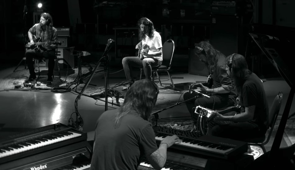 Illustration pour Tsugi Daily&nbsp;: Dave Grohl en one-man band dans son docu « Play », Alex Turner tend la main à Tame Impala pour un projet commun&#8230;