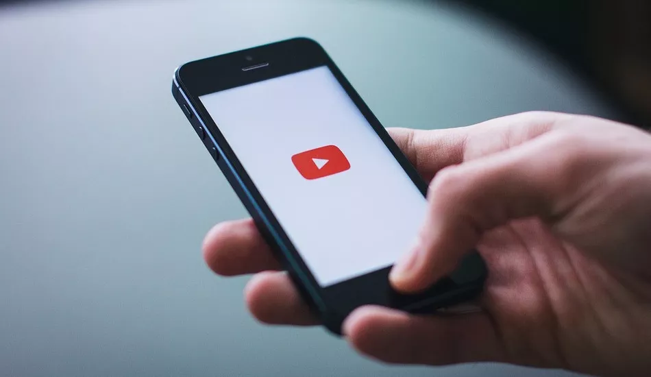 Illustration pour Plus de publicités sur YouTube pour ceux qui écoutent de la musique