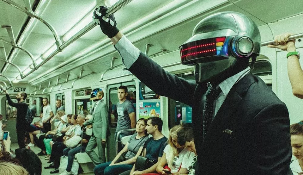 Illustration pour Tsugi Daily&nbsp;: les Daft Punks ont de nouveaux sosies en Ukraine, Booba va publier un receuil de ses textes&#8230;