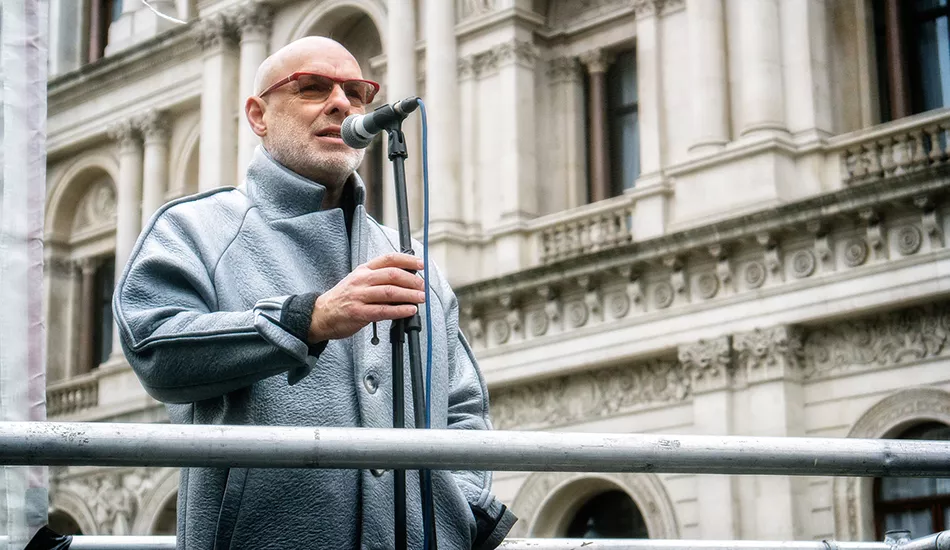 Illustration pour Belle semaine pour Brian Eno&nbsp;: un nouveau titre et un astéroïde en cadeau !