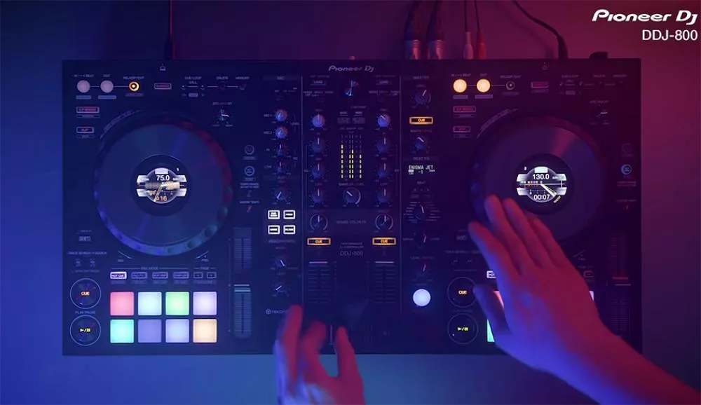 Illustration pour Pioneer annonce le DDJ-800, son nouveau contrôleur pour DJ&rsquo;s