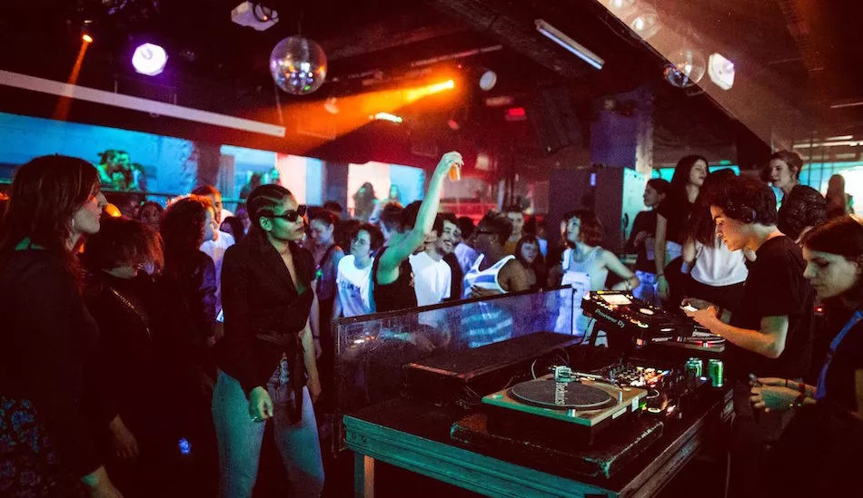 Illustration pour Du 28 juin au 31 août, l&rsquo;été sera chaud à la Machine du Moulin Rouge