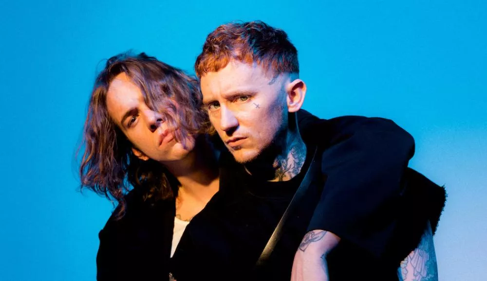 Illustration pour A voir&nbsp;: Frank Carter &#038; The Rattlesnakes abaisse le tempo de « Loss » pour Tsugi