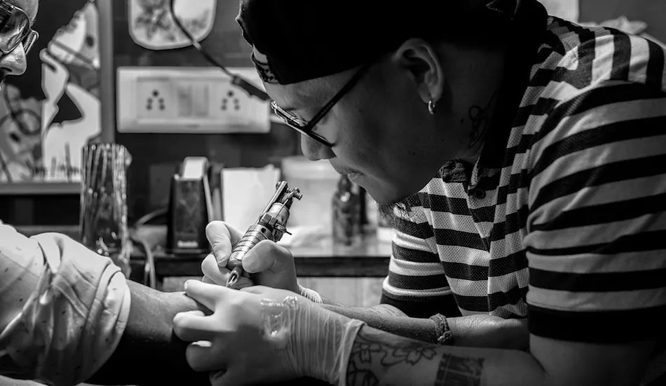 Illustration pour Tsugi Daily&nbsp;: Le Tattoo Village, le nouveau festival qui mêle tatouages et DJ sets