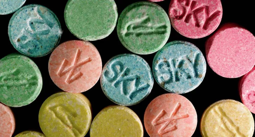 Illustration pour Overdoses en club&nbsp;: des acteurs de la nuit publient dans Libération une lettre ouverte à Emmanuel Macron