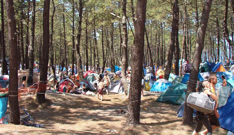 Illustration pour Glastonbury interdit les bouteilles en plastique : une étape de plus vers des festivals écolos ?