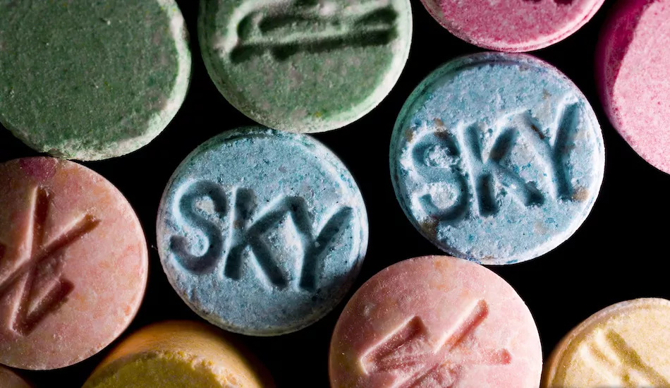 Illustration pour Consommation accrue d&rsquo;ecstasy en Amérique latine&nbsp;: l&rsquo;ONU accuse les musiques électroniques