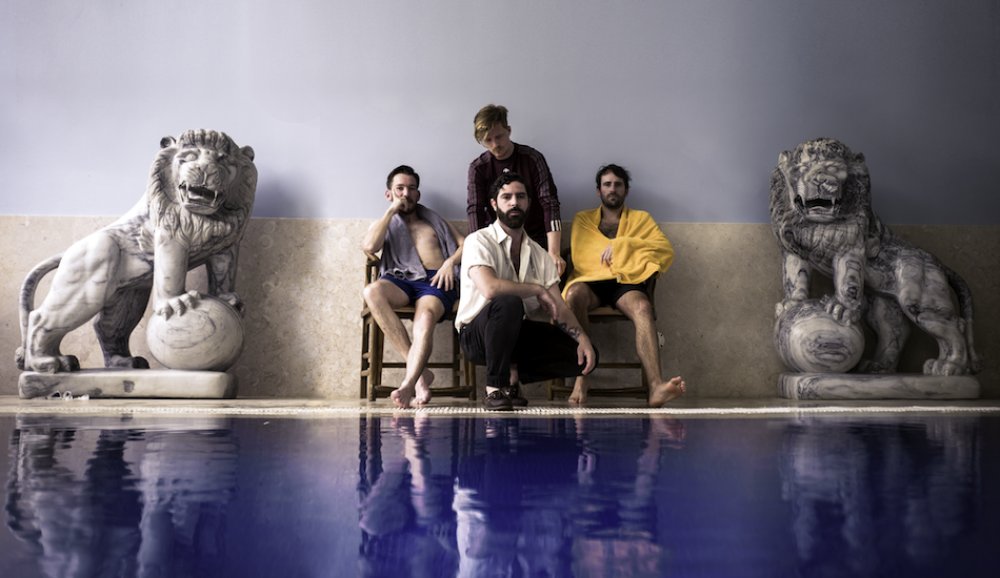 Illustration pour En écoute&nbsp;: « Everything Not Saved Will Be Lost Part 1 », le nouvel album dystopique de Foals