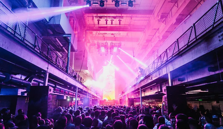 Illustration pour Printworks : l’immense warehouse londonienne qui nous réconcilie avec les superclubs