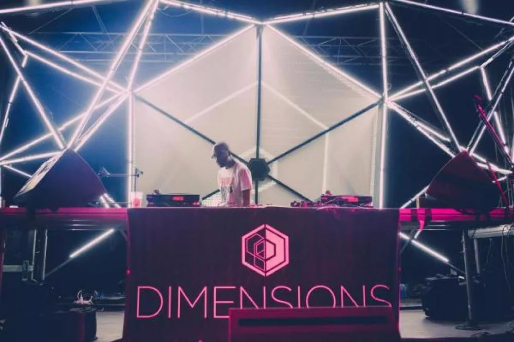 Illustration pour Photos&nbsp;: Outlook / Dimensions Festival