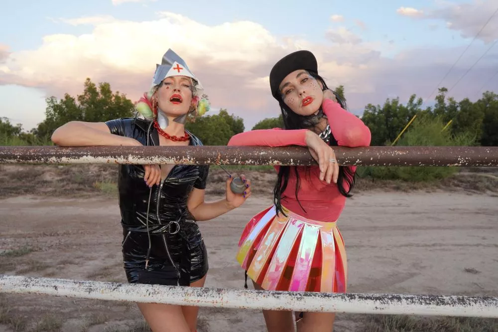 Illustration pour 1-15-2025 &#8211; CocoRosie- Photocredit_ Ginger Dunnill