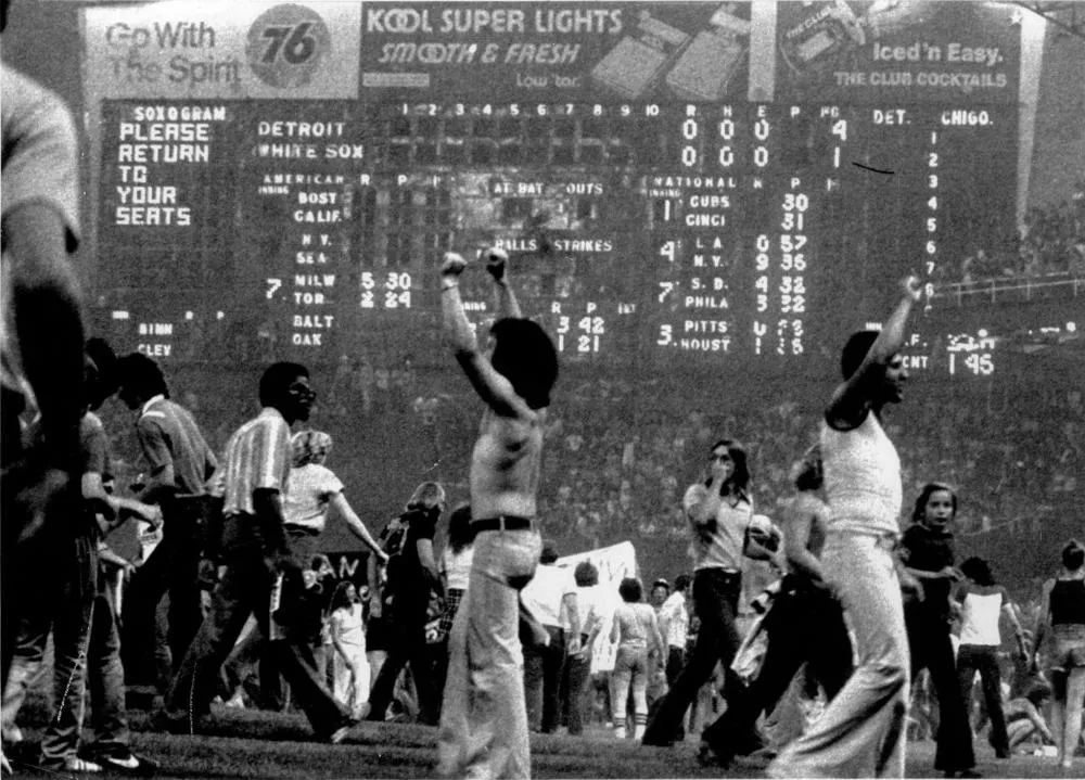 Illustration pour 180301_flashback-disco-demolition-comiskey-park