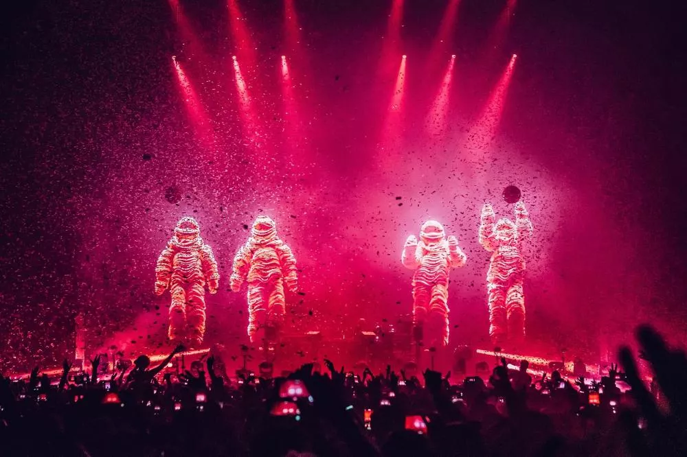 Illustration pour Chemical Brothers &#8211; The O2 &#8211; 30th November 2019 by Luke Dyson &#8211; IMG_1411