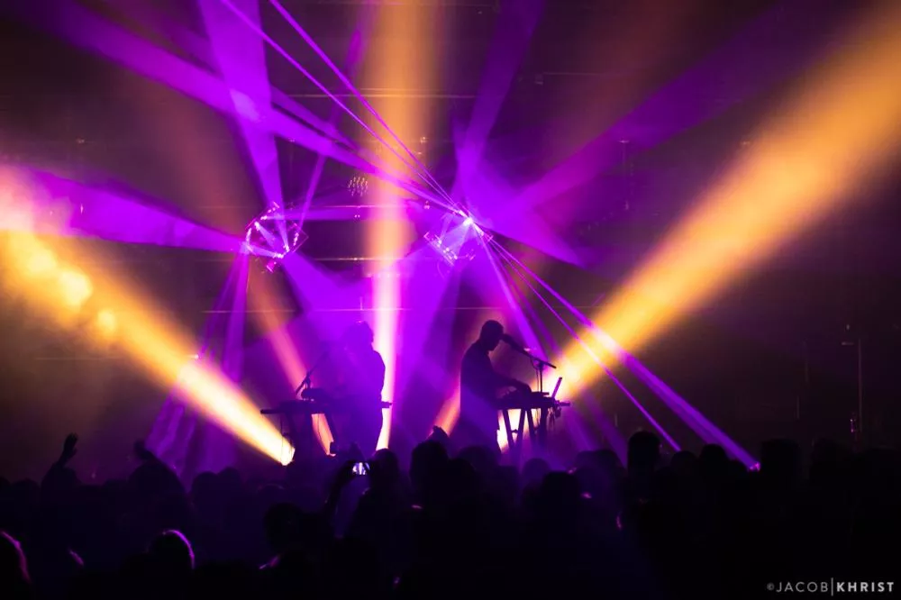 Illustration pour Scratch Massive_LIVE_3_ (c) Jakob Khrist