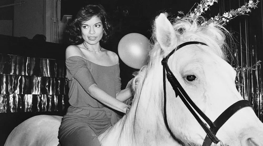Illustration pour EL184.523_S54_Bianca Jagger