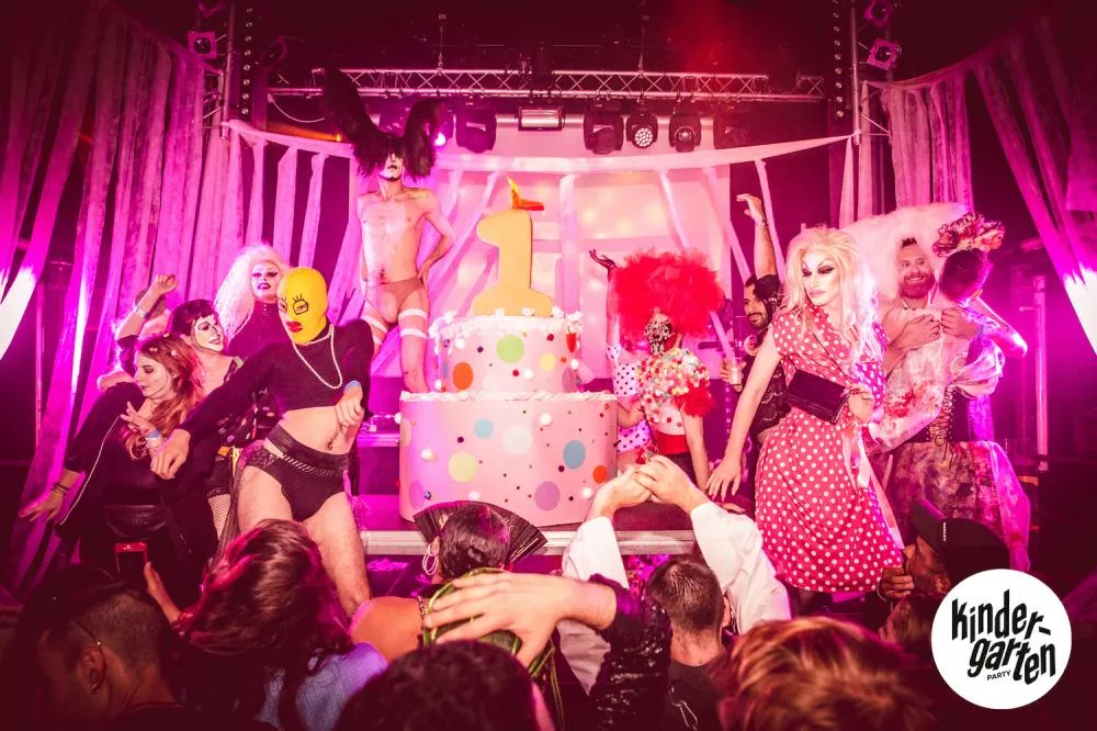 Illustration pour En deuil de la fête, les communautés queer pleurent leurs safe places
