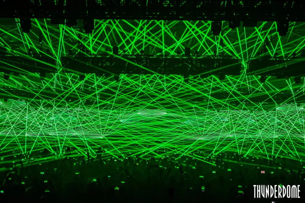 Illustration pour 191027-004047-thunderdome-vincent-4108-LRWM