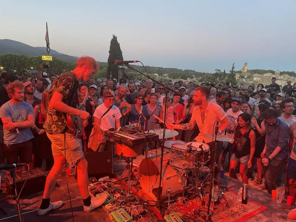 Illustration pour 3 ans plus tard, le festival Yeah! revivait au rythme de la chaleur et du bon son