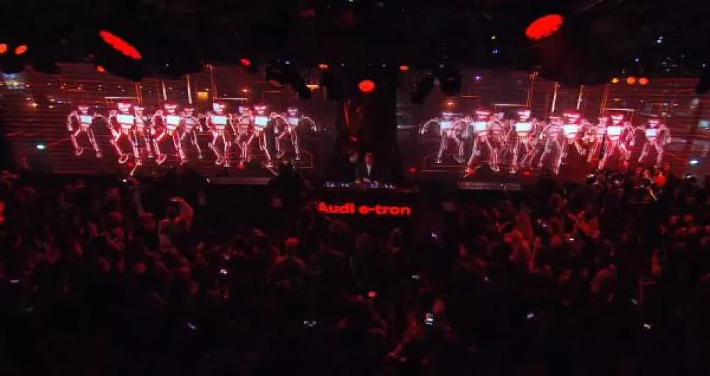 Illustration pour En direct de la soirée Audi E-tron avec 2 Many Dj&rsquo;s et Gesaffelstein (Porte de Versailles, Paris)