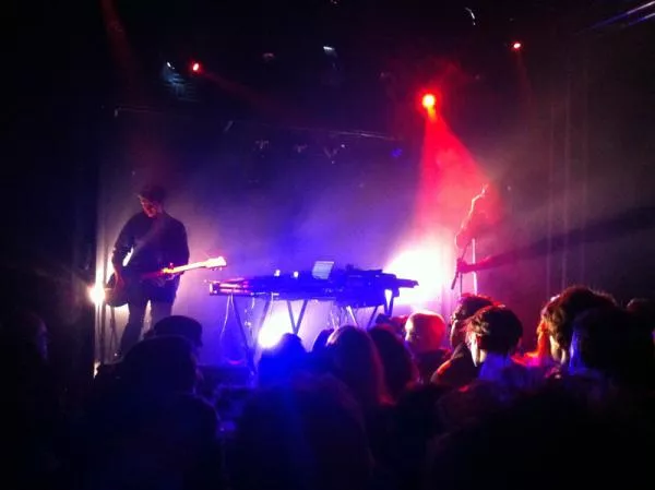 Illustration pour En Direct de F/LOR et Dirty Beaches (Flèche d’Or, Paris)