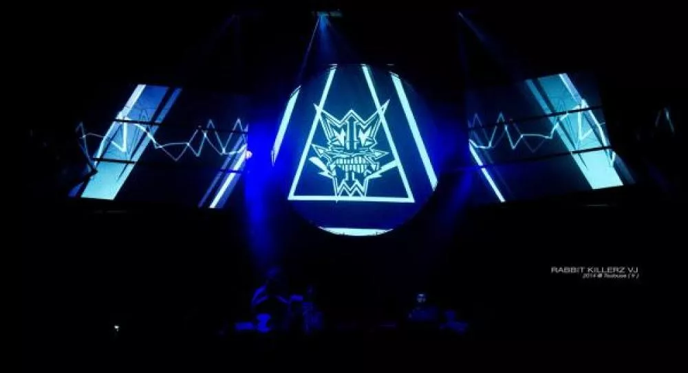 Illustration pour En direct de la soirée Excess Overdrive à la Dune (Toulouse)