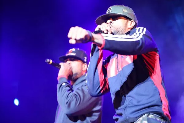 Illustration pour On y était&nbsp;: Lives Au Pont